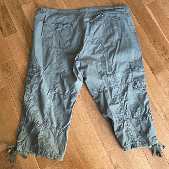 Plus size 100% cotton light olive green Capri Cargo pants. - Picture 2 of 4